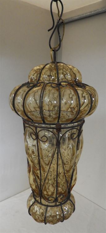lampadario in vetro di Murano e struttura in ferro